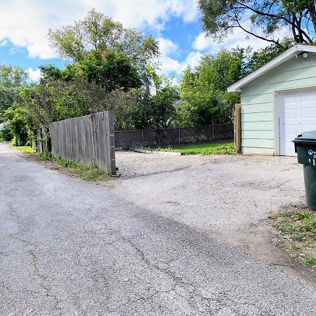 *King Bed/3Bds House Near Naval Base & 6Flags* Lägenhet Waukegan Exteriör bild