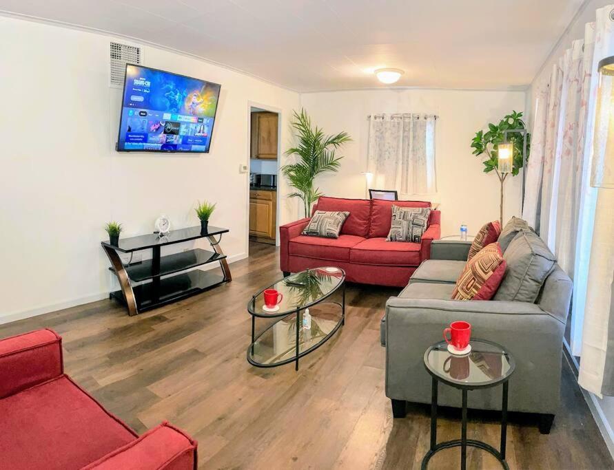 *King Bed/3Bds House Near Naval Base & 6Flags* Lägenhet Waukegan Exteriör bild