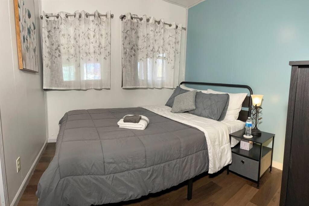 *King Bed/3Bds House Near Naval Base & 6Flags* Lägenhet Waukegan Exteriör bild